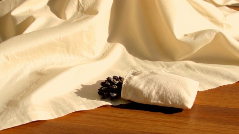 avoid perfumed sachets with silk