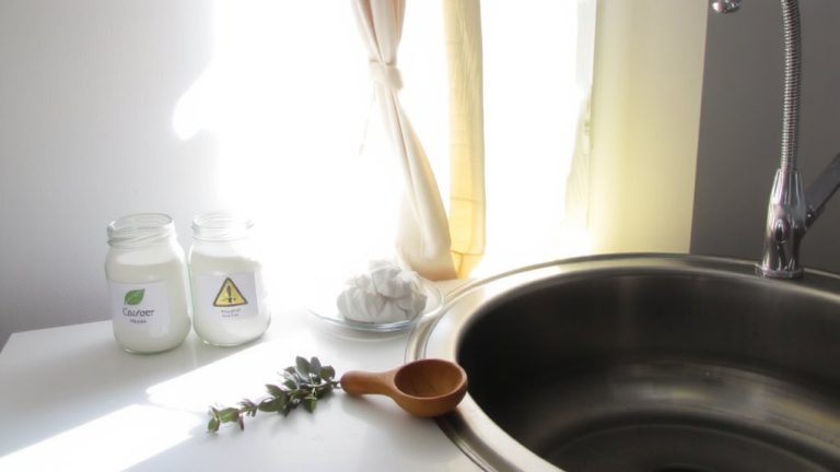 oxygen vs chlorine bleach safety