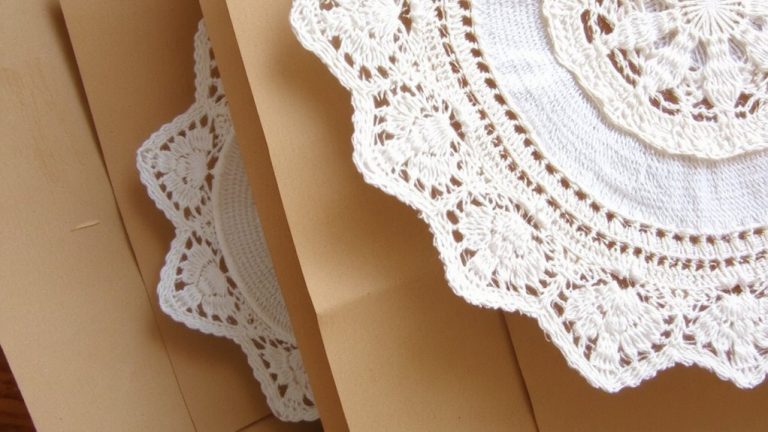 store doilies between blotters