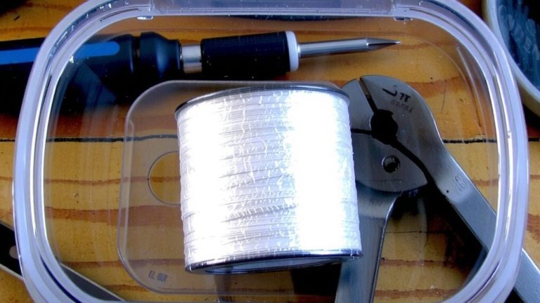 store metallic threads away from magnets